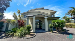 Beachside Beauty, Caves Beach